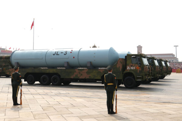 北京軍事パレード　中共新兵器の実態と模倣品の真相