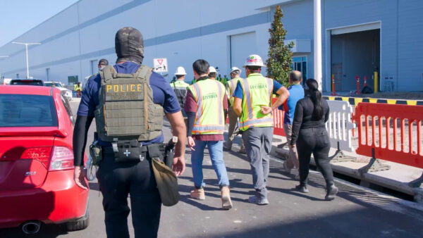 米国ICE　現代自動車バッテリー工場を急襲し　475人拘束