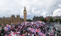 移民受け入れに反発　英国の村が独立を宣言