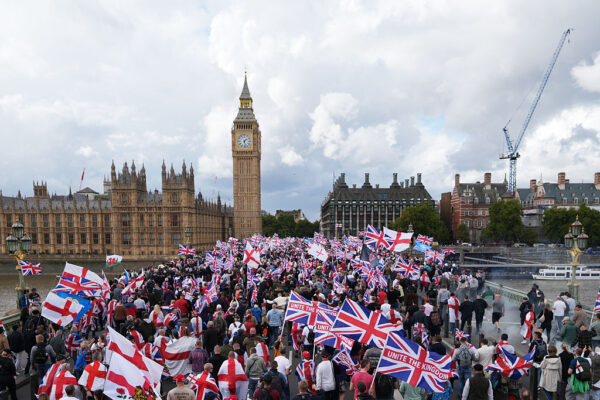 移民受け入れに反発　英国の村が独立を宣言