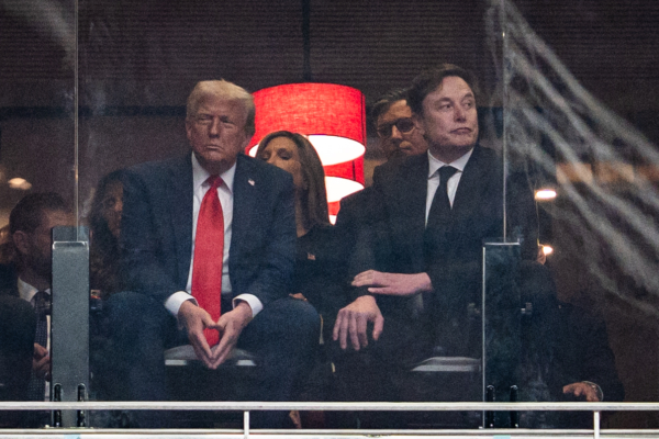 トランプ氏とマスク氏が再び手を組み　連邦機関でGrok AI導入