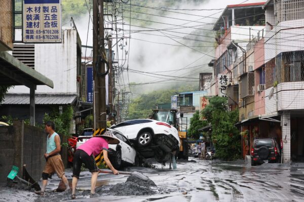 写真報道　台湾で台風18号被害拡大　死者17人・行方不明17人