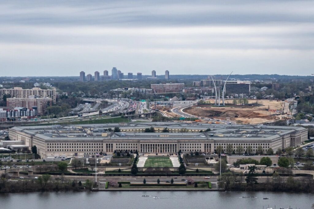 トランプ米大統領　国防総省を戦争省に改称へ　5日に大統領令署名