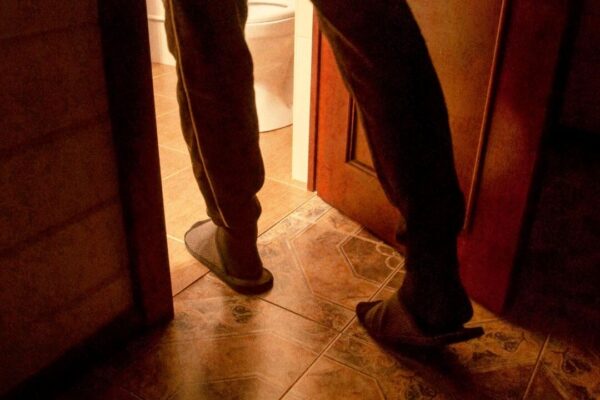 夜間頻尿をツボ押しとハーブ療法で抑える方法