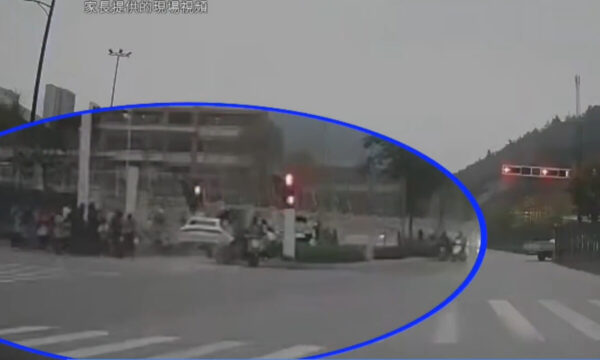 「当局は嘘つき！死傷者は公式発表の5倍」　中国の小学校前で起きた暴走車事件【動画あり】