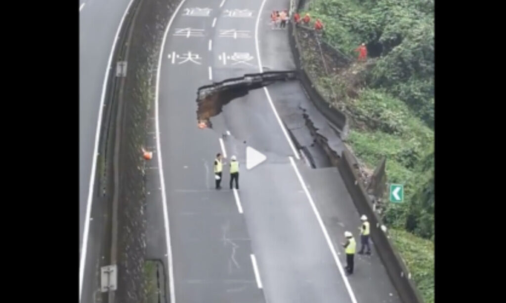 中国でまた高速道路が突然崩落　雨のせい？　それとも「手抜き工事」のせい？