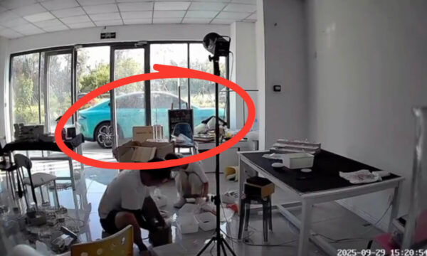 中国産シャオミEV　停車中に勝手に解錠・発進【動画あり】