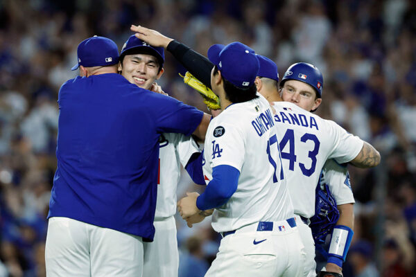 ドジャースが4連勝でワールドシリーズ進出　大谷は10奪三振　3本塁打