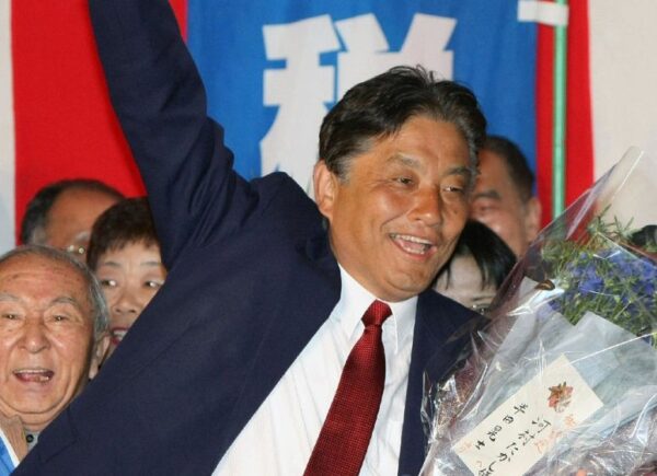 保守・河村氏が離党届提出　「信頼関係を築いていくのは不可能」　百田代表と対立