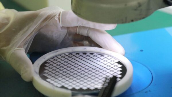 中共　半導体製造装置を大量購入　日・米・蘭から380億ドル