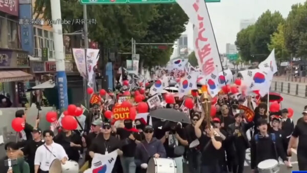韓国で反中共デモ　李大統領の中国人観光客ビザ免除措置に抗議