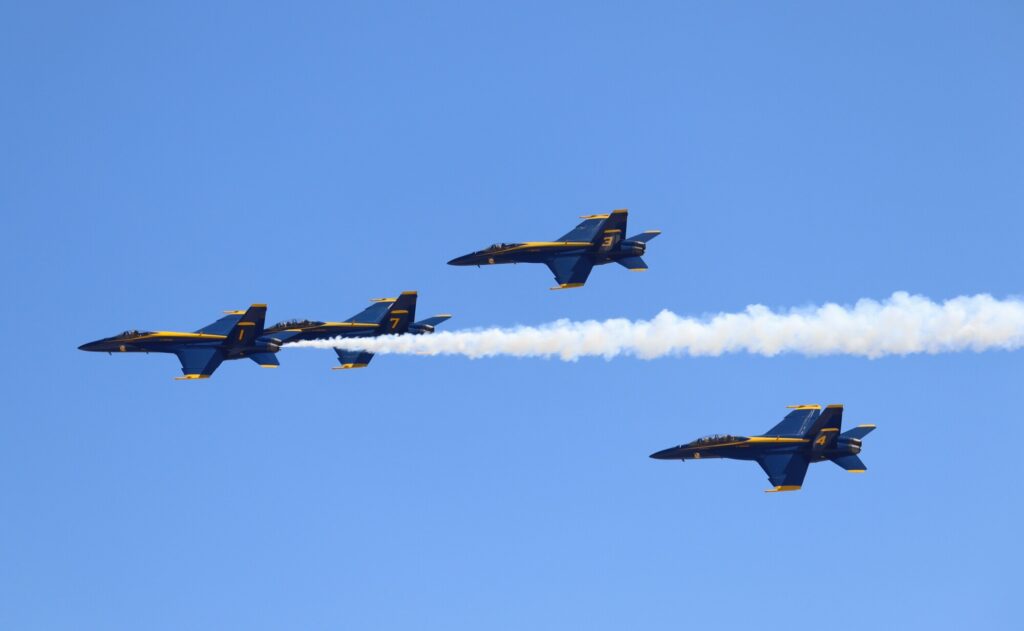 米空母のヘリ・戦闘機が南シナ海で墜落　乗員5人全員救助