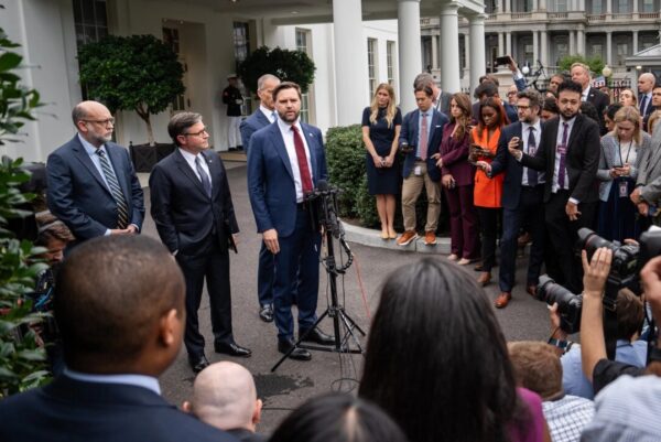 米国政府閉鎖　上院で予算案否決　医療保険と政治対立が焦点