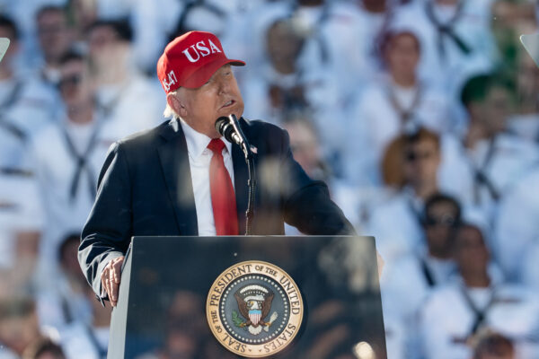 トランプ大統領とメラニア夫人　海軍創立250周年記念式典に出席