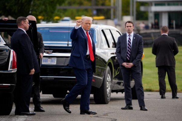 トランプ大統領　中国に100％追加関税　レアアース規制に対抗　11月1日発効