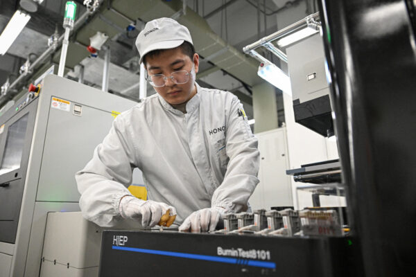 中国成長率2％予測　内需に課題　IMF元チーフが警鐘