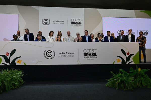 気候変動懐疑論の高まりと寄付金減少　COP30は大混乱の中で開催