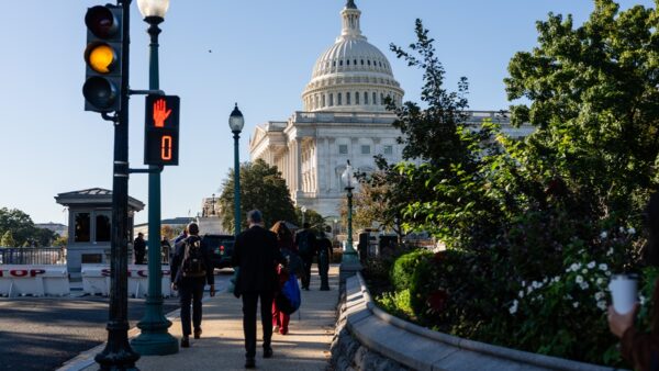 米政府閉鎖　最長記録更新へ　トランプ米大統領は強硬姿勢　