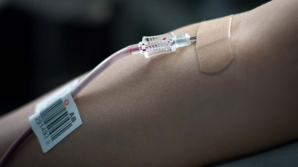 中国富裕層向け「若返り血液医療」動画が拡散　当局関与のドナーバンクが存在か