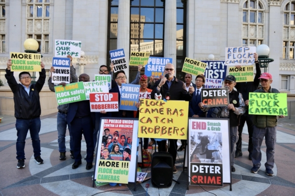 治安悪化に揺れる米・カリフォルニア州オークランド　Flockカメラ導入を求める集会開催　