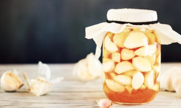 腸に優しい「はちみつ発酵ニンニク」の作り方