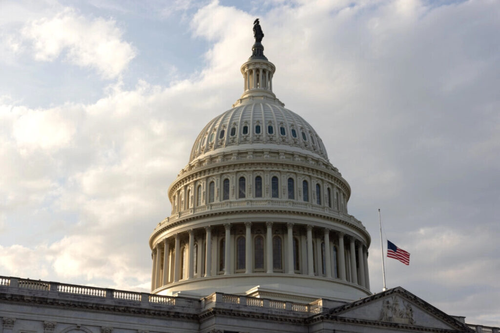 米上院　議事妨害を突破し政府閉鎖終了へ