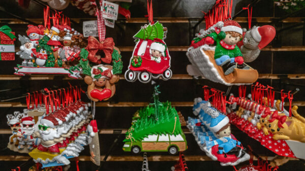 中国製クリスマス飾りとピスタチオに潜む「血と涙」