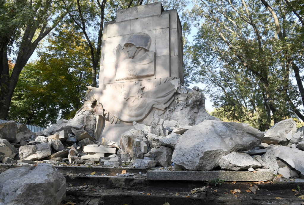 ポーランド   共産党禁止　中国民衆の中共批判噴出