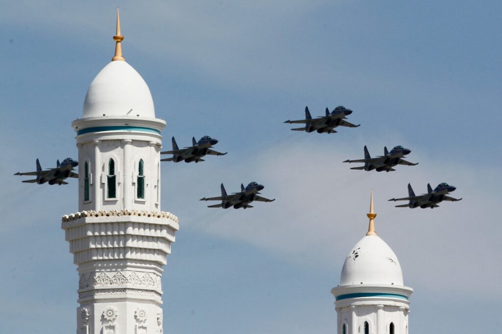 カザフスタンが映す中ロの溝　同盟神話に亀裂