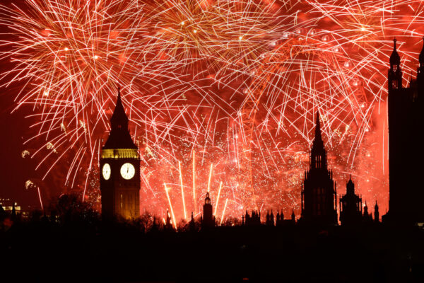 レンズを通して世界を見る　世界が2026年　初日の出を祝う　