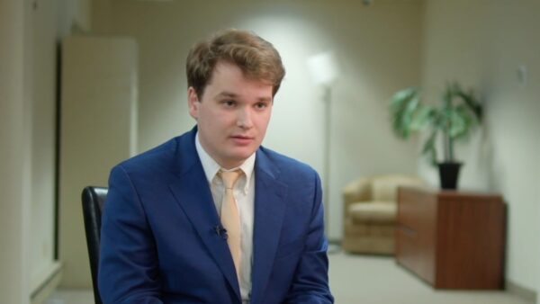 子どもたちは何を学ばされているのか　映画「大洗脳」の警鐘