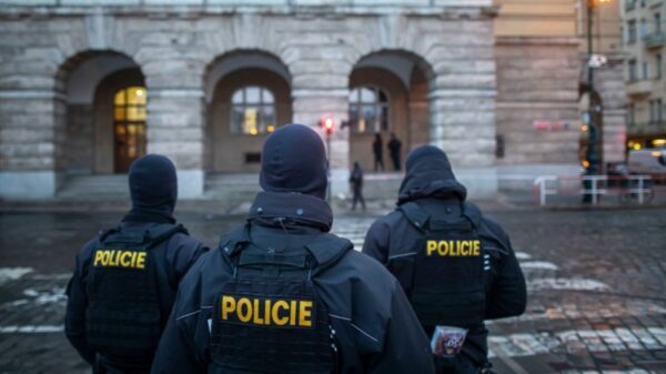 中共系メディア記者拘束　チェコでスパイ法初適用