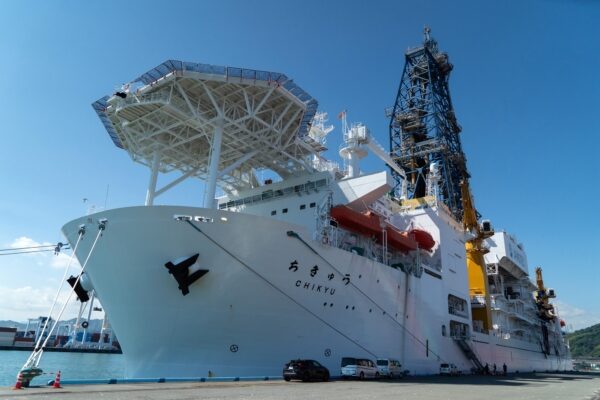 初の深海レアアース試験採取　専門家が指摘する二つの狙い