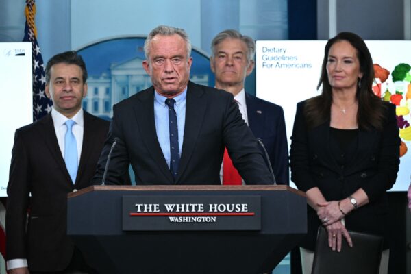 トランプ政権　新たな食事指針を公表　「本物の食品を食べよ」