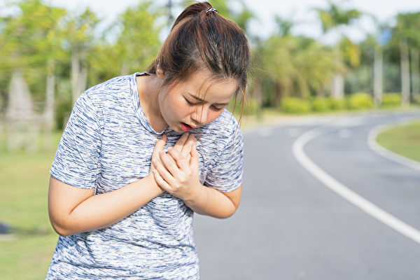 「誰も助けなかった数分間」　中国で9歳女児が路上で倒れ死亡