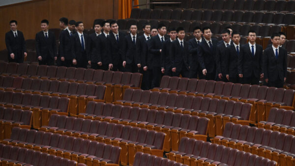 全人代代表や政協委員に不安広がる　トラブル回避で仮病を装い両会欠席か