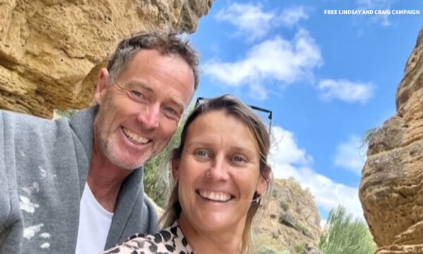 イラン　英旅行中の夫婦に懲役10年