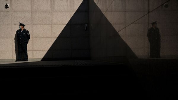 張又侠の親族「一斉に地方移転」の噂　軍報の再度の記事が憶測呼ぶ