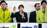 有権者との握手が熱烈すぎ　高市早苗氏の持病悪化でNHK番組キャンセル