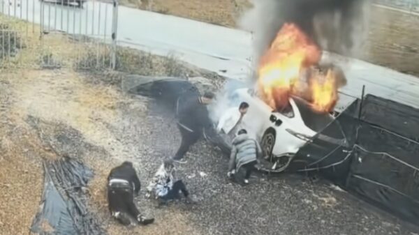 中国でまたEV炎上　ドア開かず1人死亡