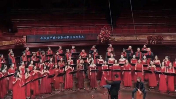 中国新年の合唱　祝福ソングに当局罵り言葉が仕込まれた？