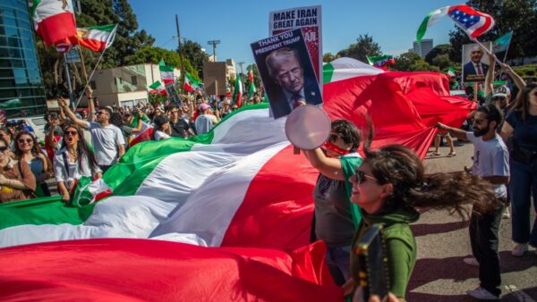 【フォトニュース】　ハメネイ師が斬首　在米イラン人がトランプ氏に感謝