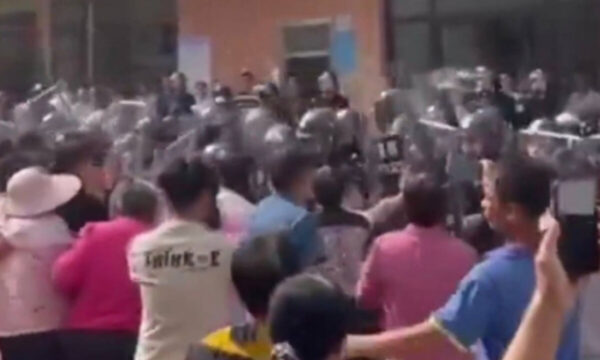 中国　村の近くに火葬場計画　住民抗議で警察と衝突