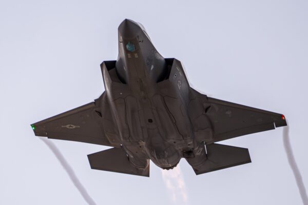 米軍のF-35戦闘機がイランに撃墜された疑い
