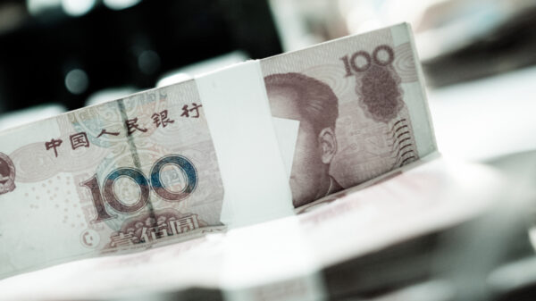 中国財政　緊縮強化も限界指摘　「沈む船は倹約で救えず」