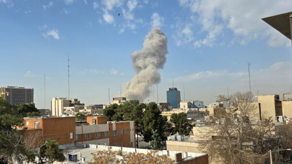 イラン空爆 中東「ならず者同盟」を解体 中露にも警告