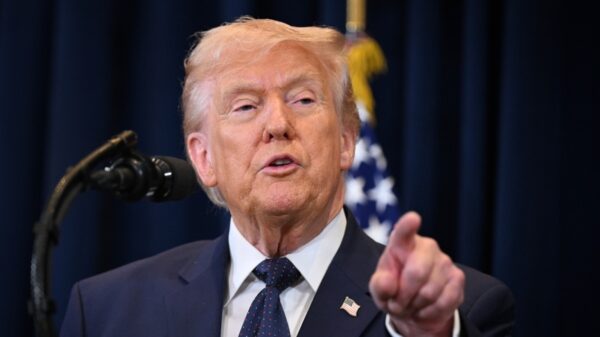 トランプ氏が北京に警告　ホルムズ海峡の護衛に応じなければ習近平との会談延期も