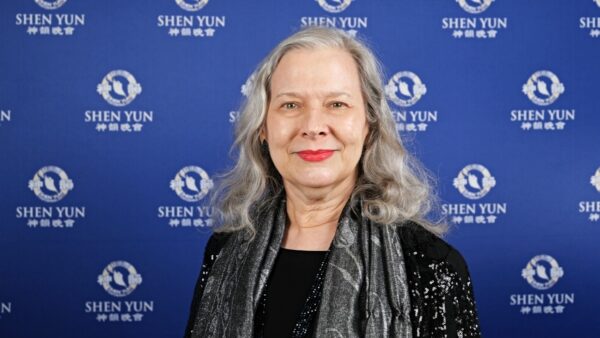 爆破予告に憤り　豪州の観客が行動で神韻を支持