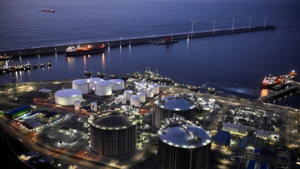 トランプ氏　ホルムズ海峡の護衛呼びかけ　中共への試金石か