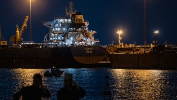 イランが米停戦案を拒否　政権内の分裂鮮明に